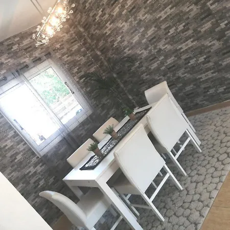 Feriehus Remarkably Renovated 3 Bedroom House *