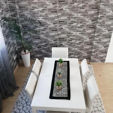 Holiday home Remarkably Renovated 3 Bedroom House